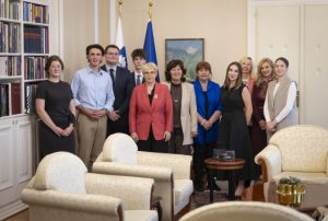 Predsednica Republike Slovenije dr. Nataša Pirc Musar s predstavniki Medgeneracijske koalicije Slovenije v Predsedniški palači.